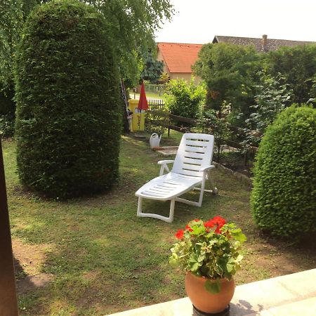 Rozsa Nyaralohaz Villa บาลาตงโบกลาร์ ภายนอก รูปภาพ