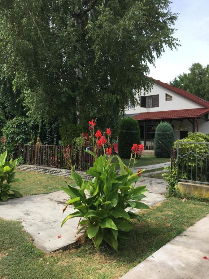 Rozsa Nyaralohaz Villa บาลาตงโบกลาร์ ภายนอก รูปภาพ